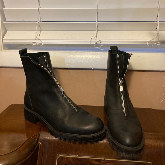 Zara Shoes - Zara Trafaluc Front Zip Boots
